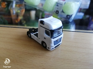 N-Spur 1:160 Herpa MB SK 2-achs Sattelzugmaschine, weiß, in neutraler Verpackung