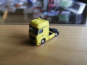 N-Spur 1:160 Kleinserie MB SK 2-achs Sattelzugmaschine in gelb für die Spedition "WABERER's