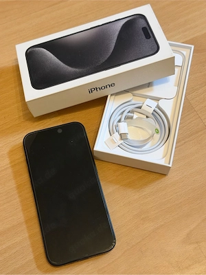 IPhone 15 Pro mit Zubehör