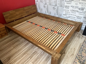 Doppelbett aus massiver Eiche