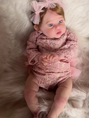 Realistische Reborn-Babypuppe Mädchen   Sammlerpuppe   Rosa Kleid & Zubehör