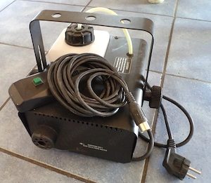 Marken Nebelmaschine DJ Power DF-V9C, Pumpe defekt, Rest OK, für Bastler sicher kein Problem