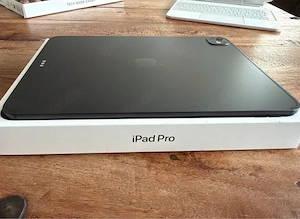 TOP iPad Pro 11 Zoll 2TB WiFi & Cellular M4 + ESR Tastatur Hülle