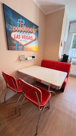 Diner Möbel Set: Bank, Tisch und 2 Stühle im Retro-Stil