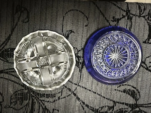 2 wunderschöne Kristallascher blau weiß zu verkaufen 