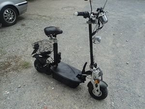E Scooter Mach 1  mit Federung Luftbereifung  Sitz      Straßenzulassung möglich
