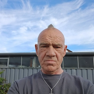 Suche unbefriedigte Frau für Analsex und die mein Schwanz Blasen will
