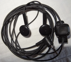 P Nokia Stereo-Headset original WH-101, HS-105 mit Rufannahme 2.5mm Klinkenstecker schwarz kaum benu
