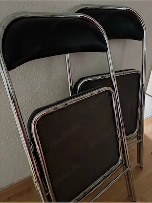 2 Klappstühle 