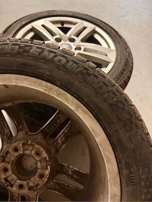 Original Audi Winterreifen mit leichtmwtallfelgen R17