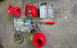 Badezimmer Zubehör Set rot und Edelstahl