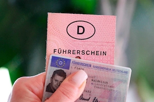 Erhalten Sie Ihren registrierten Führerschein ohne Ablegung einer Prüfung.