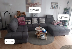 Großes Ecksofa in sehr gutem Zustand.