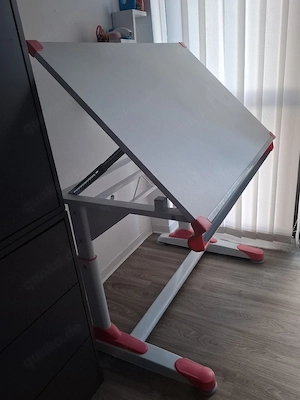 höhenverstellbarer Schreibtisch 