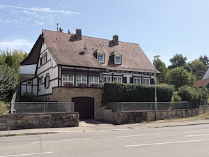 Vielfältig nutzbares Einfamilienhaus in exponierter Lage 