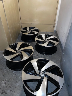 Original VW Golf 8 GTI Richmond Alufelgen 18 Zoll 5x112 Felgen
