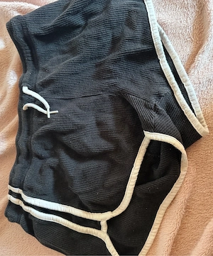 Primark Sweatshorts in Schwarz mit weißen Elementen in Größe S