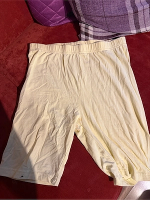 Alive kurze Hose in gelb in der Größe 164