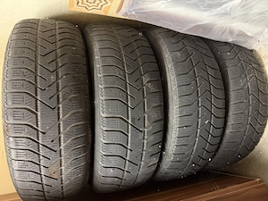 4x Pirelli Winterreifen für Mazda 2 auf Stahlfelge mit Radkappen   175 65 R14