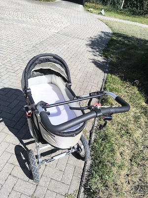 TFK Joggster III Kinderwagen mit Babywanne in Beige Creme.