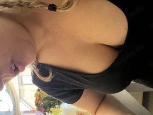 Zeigefreudige Milf versendet Videos und Bilder