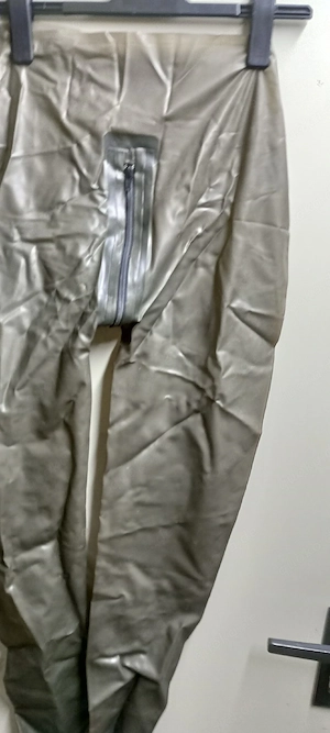 latexhose nur einmal getragen