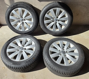 4 originale VW Alufelgen mit Winterreifen 205 55R16 mit ca. 7 mm Profiltiefe