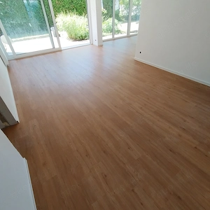 Fachgerechte Verlegung von Parkett,Vinyl und Laminat  Bild 9