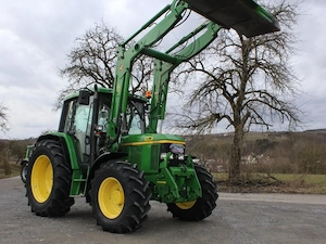 Traktor John Deere 6310 mit Frontlader