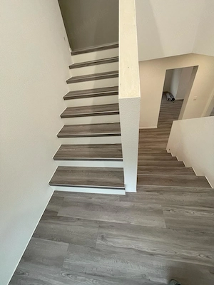 Fachgerechte Verlegung von Parkett,Vinyl und Laminat  Bild 3