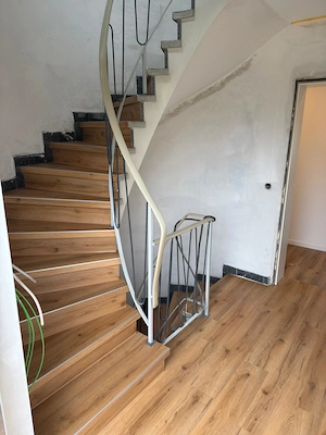 Fachgerechte Verlegung von Parkett,Vinyl und Laminat  Bild 4