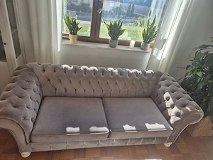  2 graue Chesterfield Sofas   3er + 2er   sehr guter Zustand   Selbstabholung 