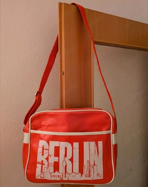 BERLIN Umhängetasche zu verkaufen 