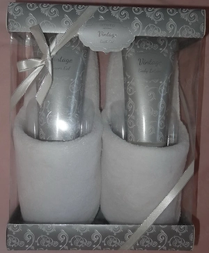 DC Accentra bath&body Vintage Bath Set Duschgel Bodylotion White Almond Slipper ungeöffnet  Wir biet