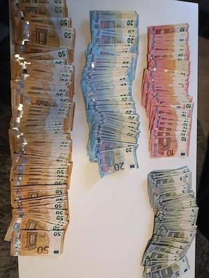 Top notch counter bills 