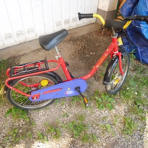 Kinderfahrrad zu Verschenken . Es ist noch Verfügbar.