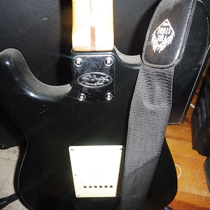 E-Gitarre von Stagg. Mit Verstärger von Harley Benton. 