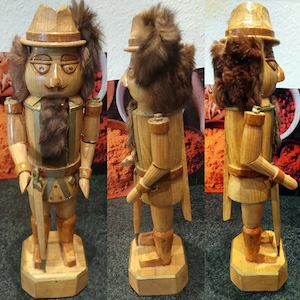 Sehr Alter Nussknacker, H 40,5 cm, Holz, Geschnitzt Handarbeit