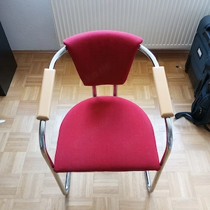 Roter Stuhl