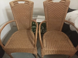 Zu verschenken.: 2 Korbstühle und 1 Aufbewahrungsschrank 