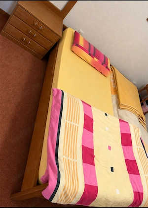 Schlafzimmer zu verschenken