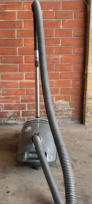 Miele Complete C3 Silence Flex Staubsauger.
