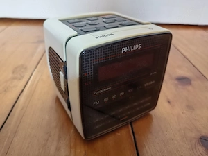 Philips Type D-3110 02 Nostalgischer Vintage Radiowecker Farbe Beige