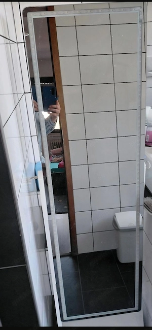 Spiegelschrank mit led