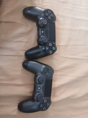 zwei ps4 kontroller 