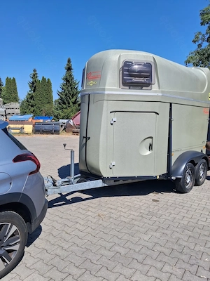 Pferdeanhänger
