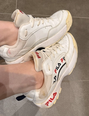 intensiv getragene Fila Sneaker