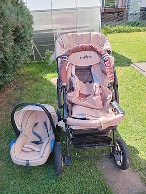 Kinderwagen mit Maxicose für Baby