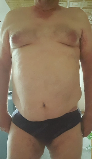Witwer 66 Jahre alt sucht eine dominante Gruppe der ich nackt als Sklave dienen darf 