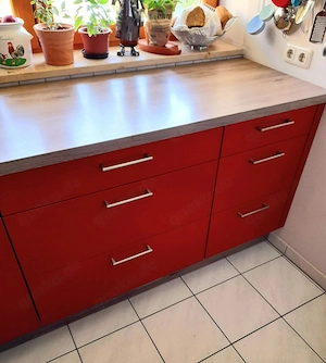 Schöne rote Einbauküche inkl. Elektrogeräte Bild 9